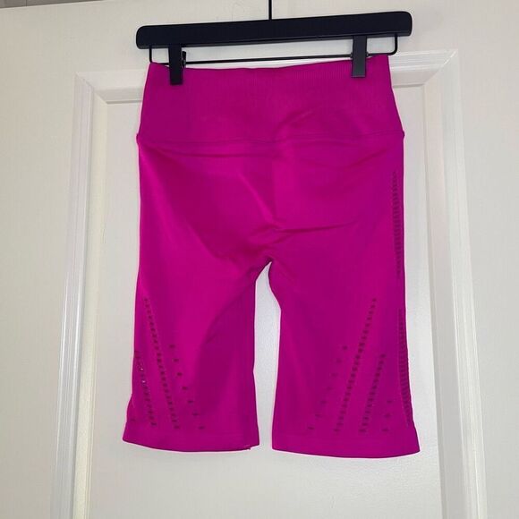 Victoria Sport Pink Barbiecore Biker Shorts size Medium - Picture 4 of 12